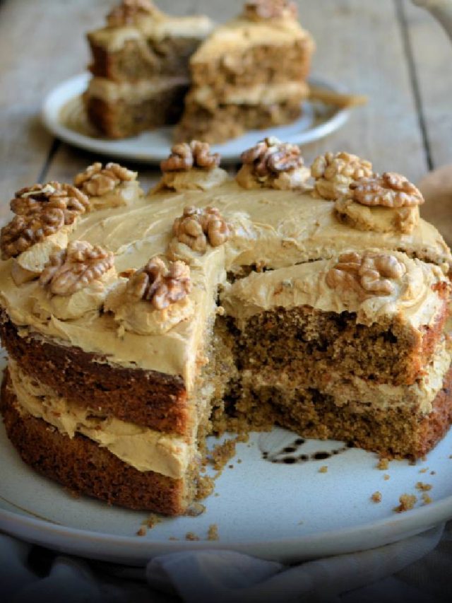 Festive Coffee & Walnut Cake For Christmas Delight