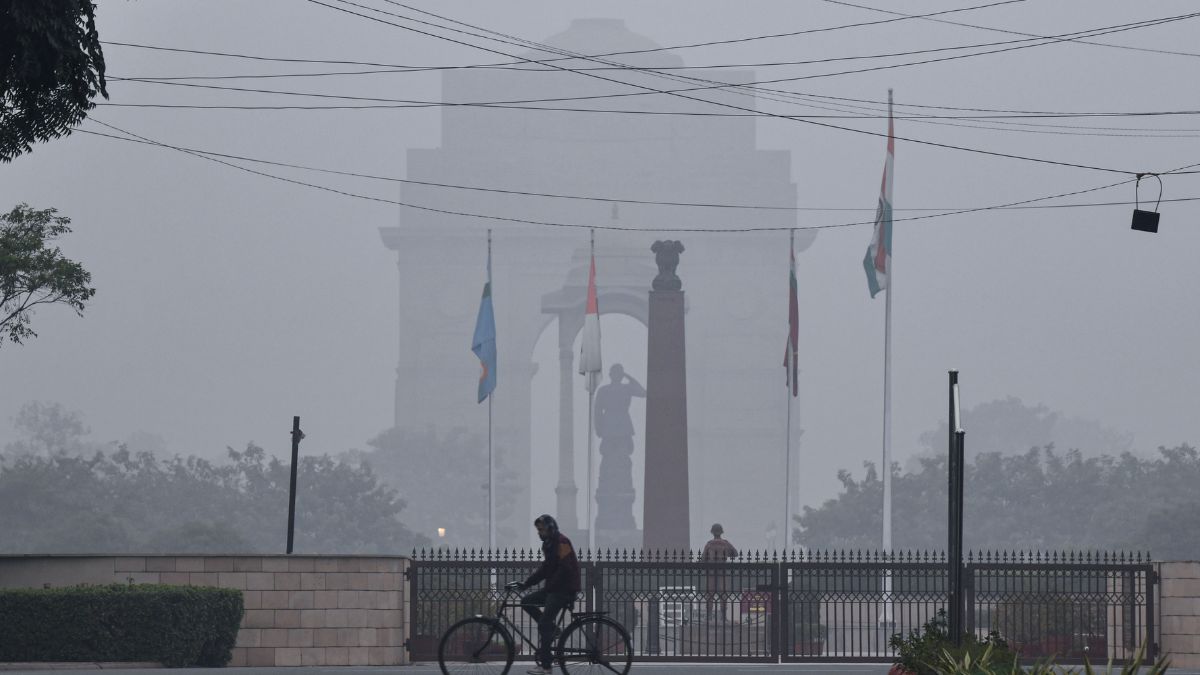 Delhi Pollution: AQI Remains ‘Poor’, Cold Wave Keeps Residents On Edge As Temperature Expected To Dip To 5°C