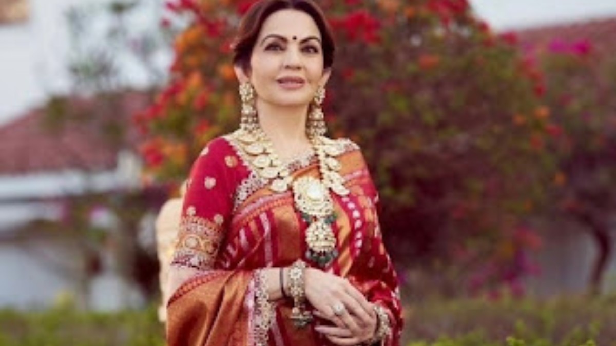 Nita Ambani Stuns in a Modern Twist to Traditional Sarees (5) -1