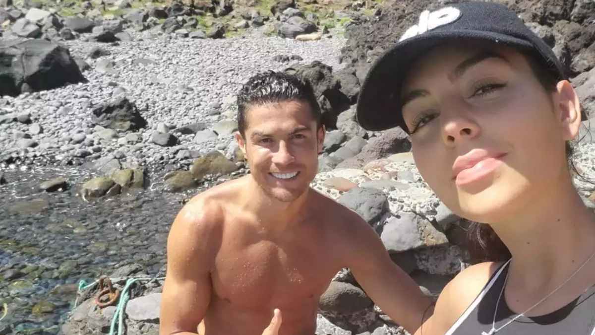 ronaldo with wife -1-2-3-4