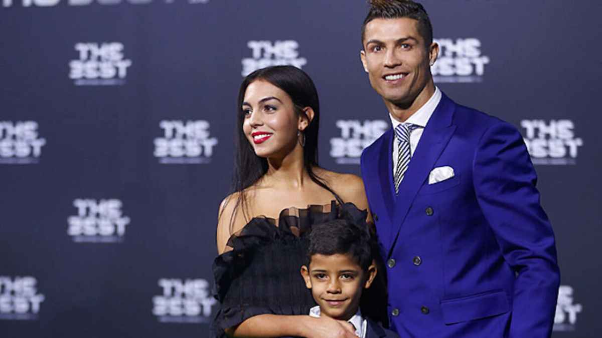 ronaldo with wife -1-2-3-4-5-6-7-8-9-10-11-12