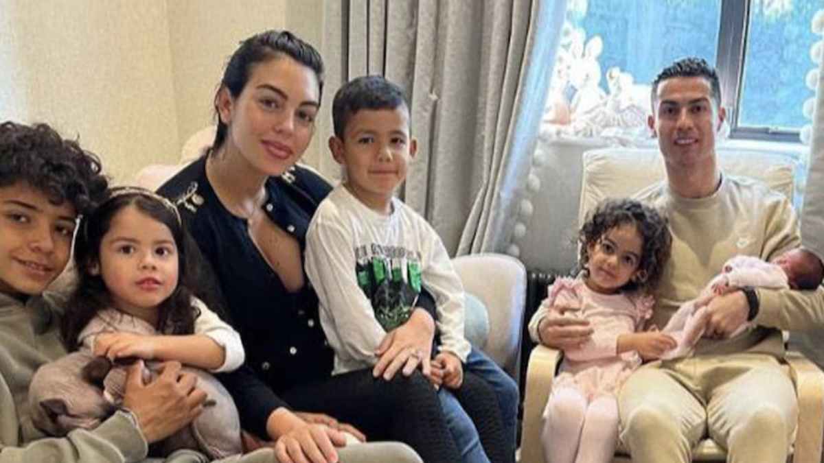 ronaldo with wife -1-2-3-4-5-6