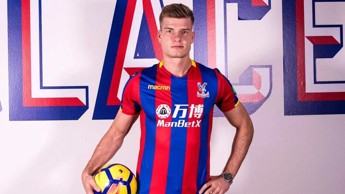 Diego Forlan to Gerard Pique -1-2-3-4