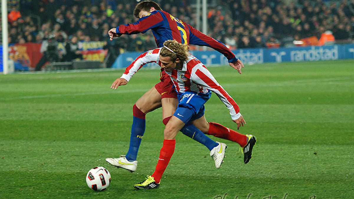 Diego Forlan to Gerard Pique -1
