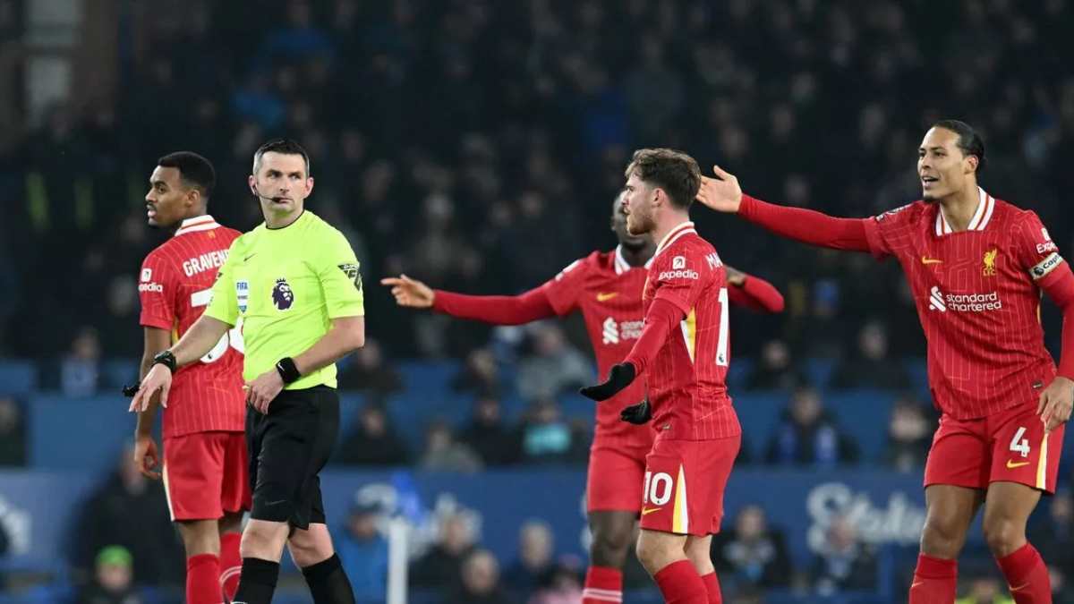 Refereeing Drama Continues: Premier League Clarifies Controversial Michael Oliver VAR Decision