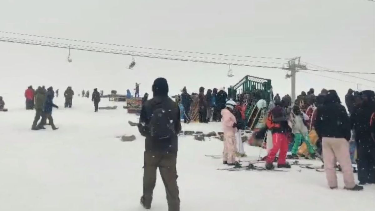 Fresh Snowfall Blankets Gulmarg and Sonamarg, Enhancing Winter Charm In Kashmir