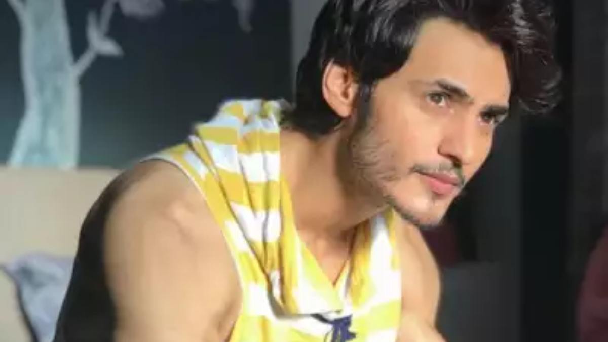 Ravi Bhatia Miraculously Escapes Major Car Crash, Shares His Injury Pictures