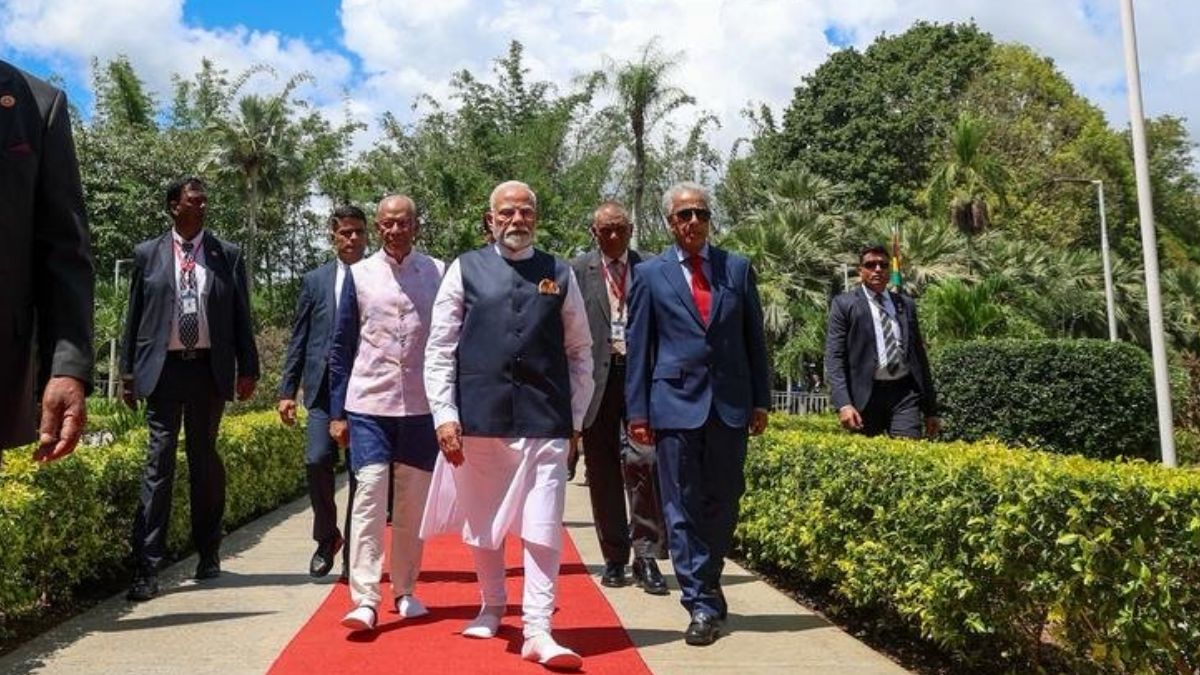 PM Modi In Mauritius: Prime Minister Promotes 'Ek Ped Maa Ke Naam' Campaign, Applauds Bhojpuri Language's Legacy PM Modi In Mauritius: Prime Minister Promotes 'Ek Ped Maa Ke Naam' Campaign, Applauds Bhojpuri Language's Legacy