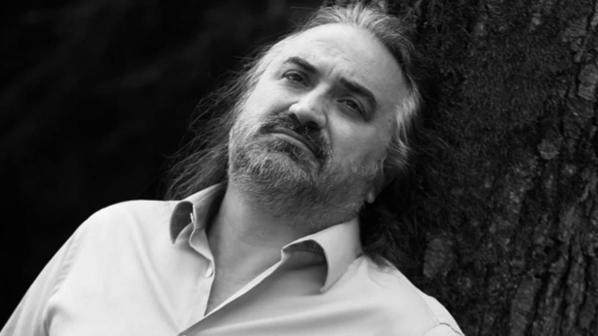 Turkish Singer Volkan Konak Passes Away After On-Stage Collapse In Cyprus Turkish Singer Volkan Konak Passes Away After On-Stage Collapse In Cyprus