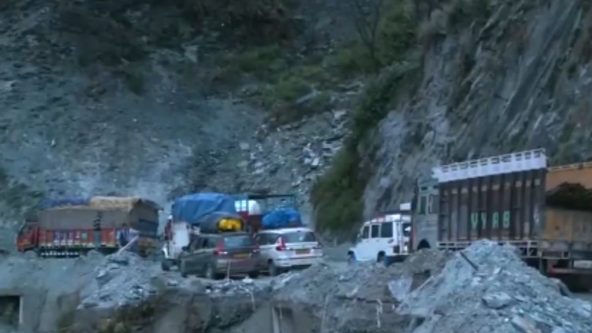 Uttarakhand: Rishikesh-Badrinath Highway Blocked By Landslide, Traffic Disrupted | WATCH Video