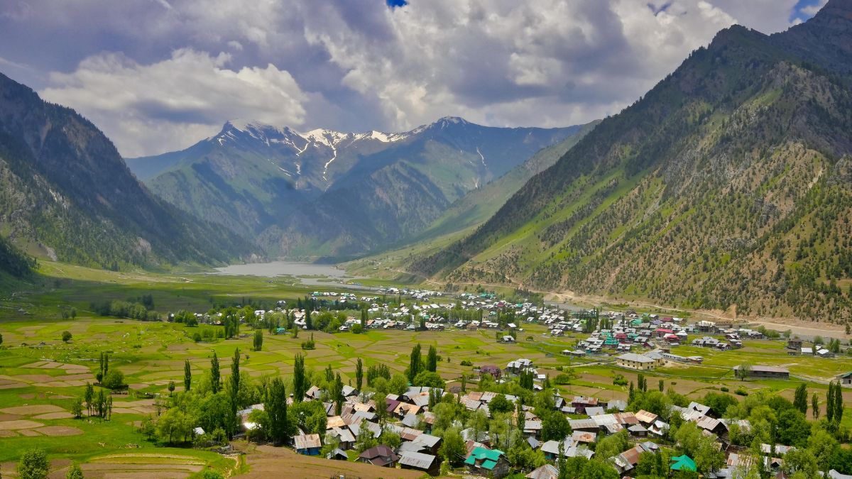 JJ&K Welcomed 2.36 Crore Tourists In 2024 – What’s Next For Gurez Valley? Omar Abdullah Weighs In