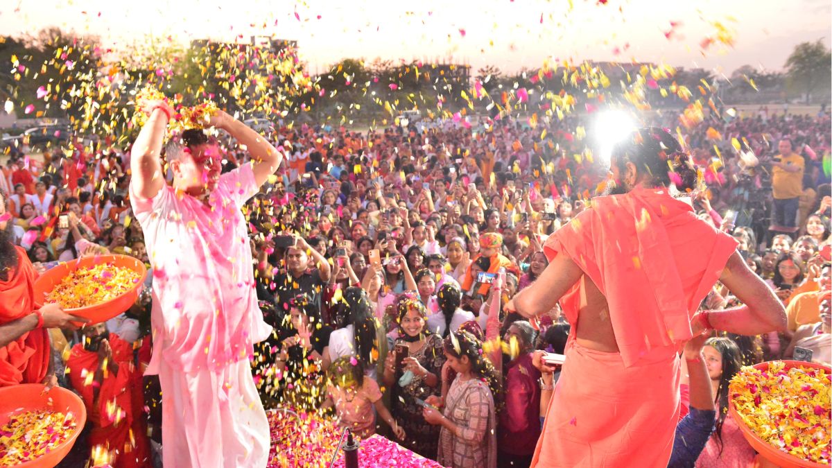 Holi Celebration At Patanjali University With ‘Holikotsav Yajna’ And Flowers; Swami Ramdev Calls For Unity