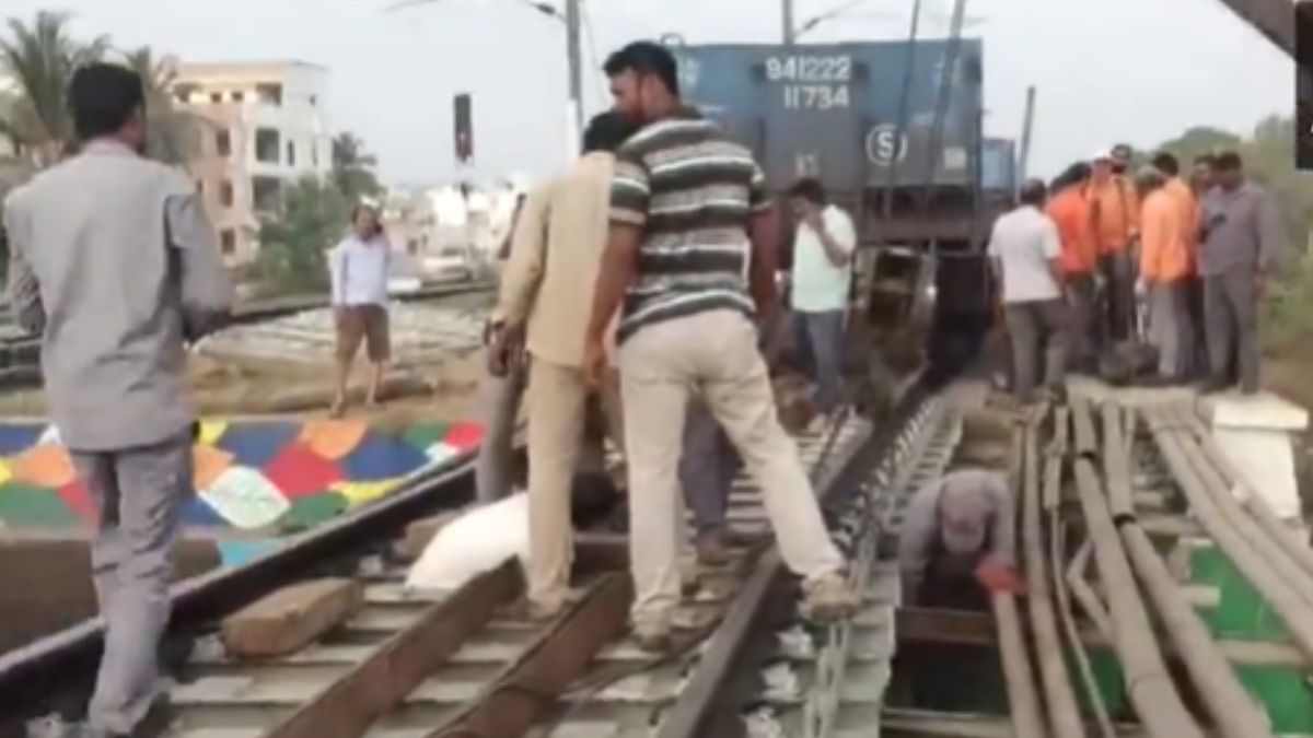 Andhra Pradesh: Goods Train Collides With Girder, Disrupts Services Between Anakapalli And Visakhapatnam Andhra Pradesh: Goods Train Collides With Girder, Disrupts Services Between Anakapalli And Visakhapatnam