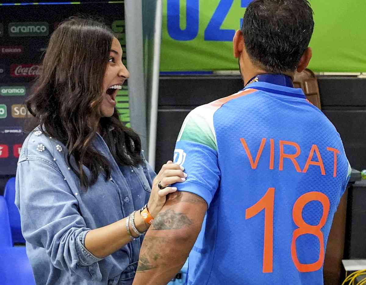 Champion Trophy 2025: 7 Unseen Pictures Of Virat-Anushka After Match That Shows They Are Couple Goals-1-2-3-4