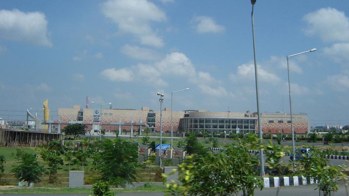 Big Boost For Greater Noida! Massive 37-Acre Parking Lot Near THIS Area Set For A Major Makeover Big Boost For Greater Noida! Massive 37-Acre Parking Lot Near THIS Area Set For A Major Makeover