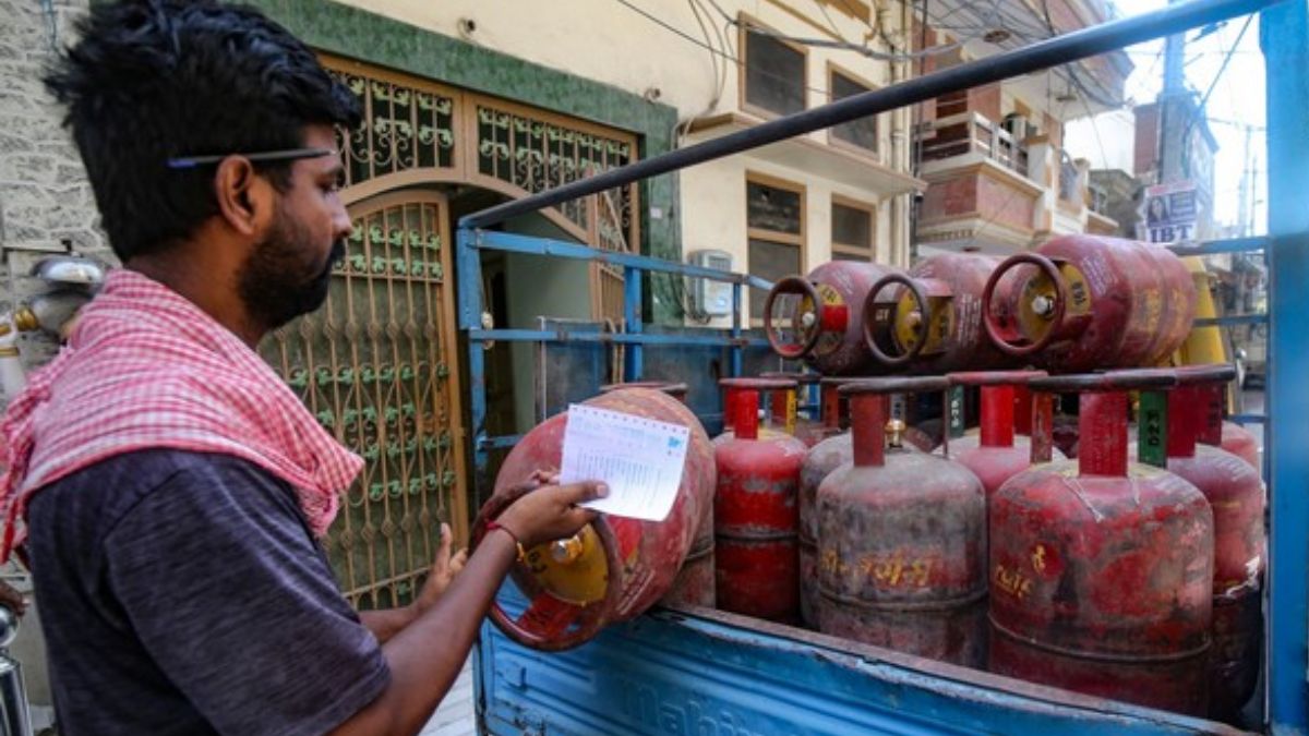 Good News! Commercial LPG Cylinder Prices Slashed by Rs 41 – Check Rates In Delhi And Other Metro Cities Good News! Commercial LPG Cylinder Prices Slashed by Rs 41 – Check Rates In Delhi And Other Metro Cities