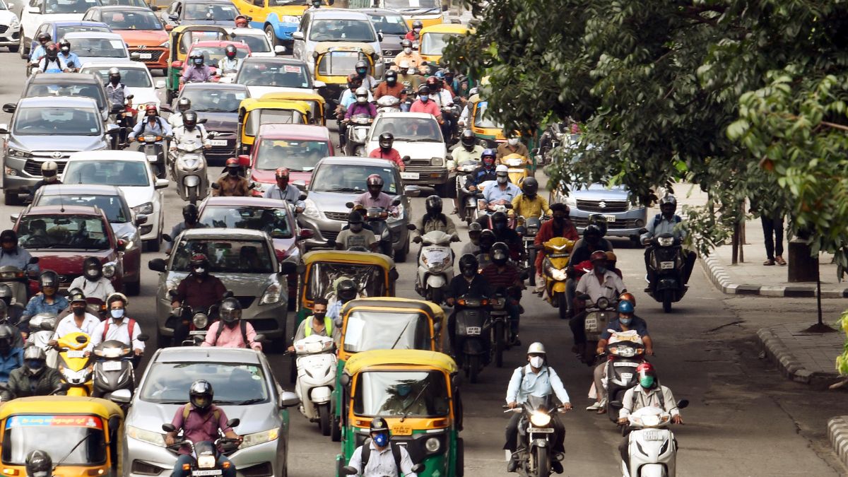 Bengaluru IPL Traffic Alert: Special Arrangements For RCB Vs GT Match; No Parking Zones Declared—Details Inside