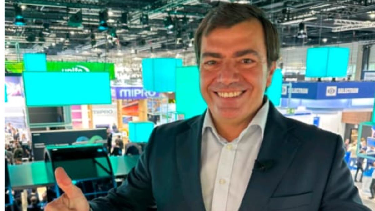 Who Was Agustin Escobar? Siemens CEO Who Called India ‘Inspiring’ Dies Along With Family In Hudson Helicopter Crash Who Was Agustin Escobar? Siemens CEO Who Called India ‘Inspiring’ Dies Along With Family In Hudson Helicopter Crash