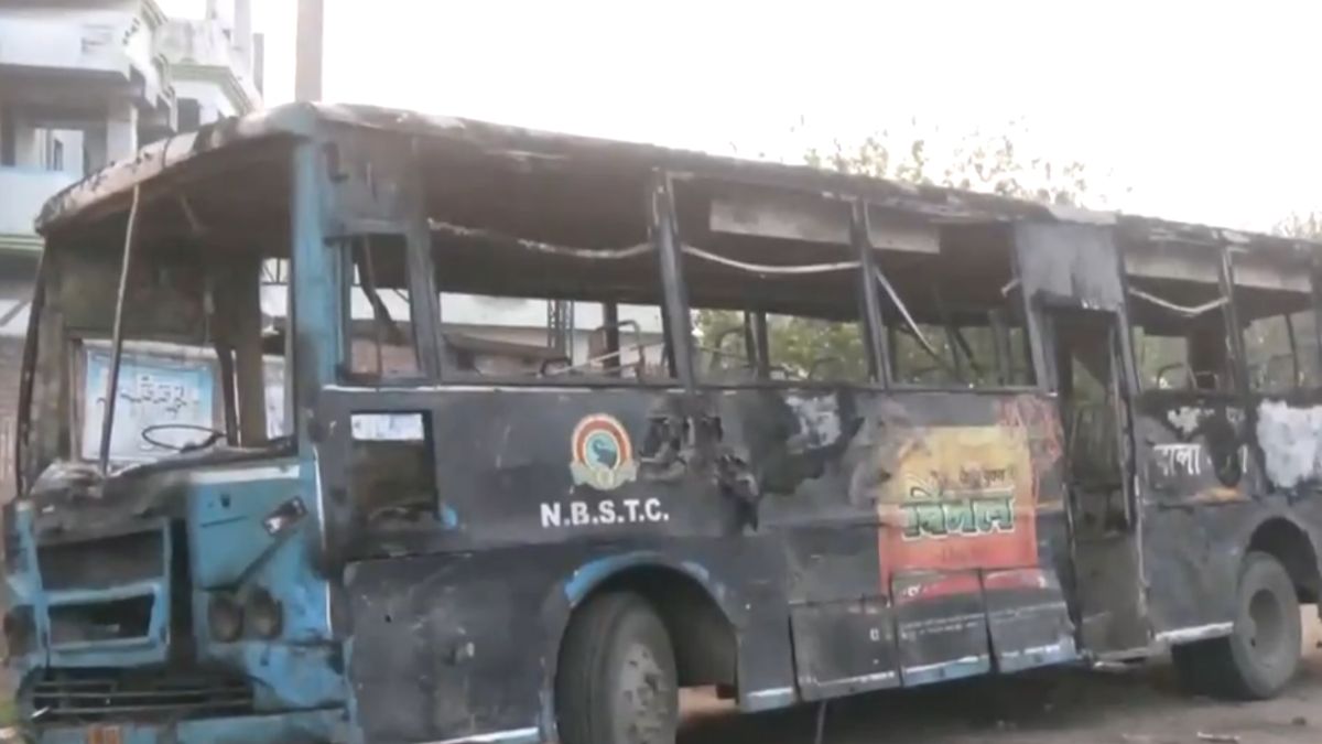 Murshidabad Violence: Over 110 Arrested Over Waqf Act; Internet Suspended; Raids Expand Statewide Murshidabad Violence: Over 110 Arrested Over Waqf Act; Internet Suspended; Raids Expand Statewide