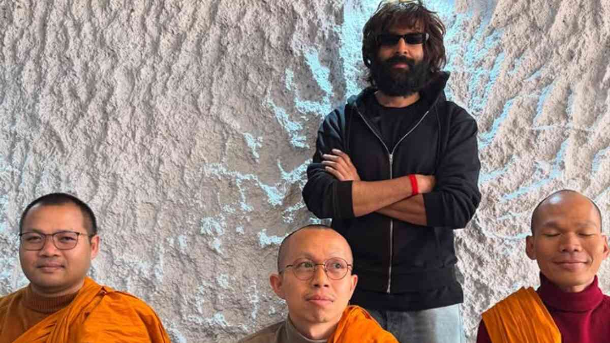 Kartik Aaryan’s 'Baba Conference' With Monks Breaks The Internet!