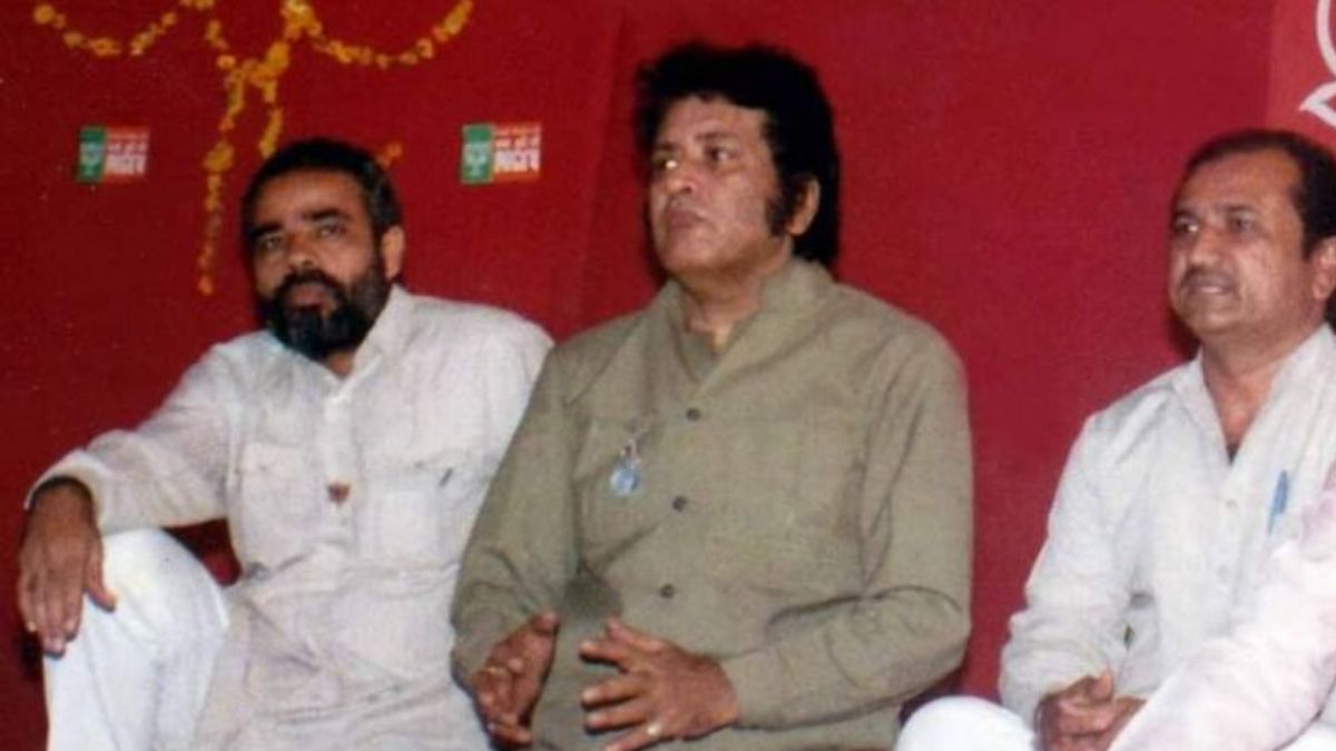 How Did Harikrishna Giri Goswami Become Manoj Kumar? THIS Actor Inspired His Name Change How Did Harikrishna Giri Goswami Become Manoj Kumar? THIS Actor Inspired His Name Change