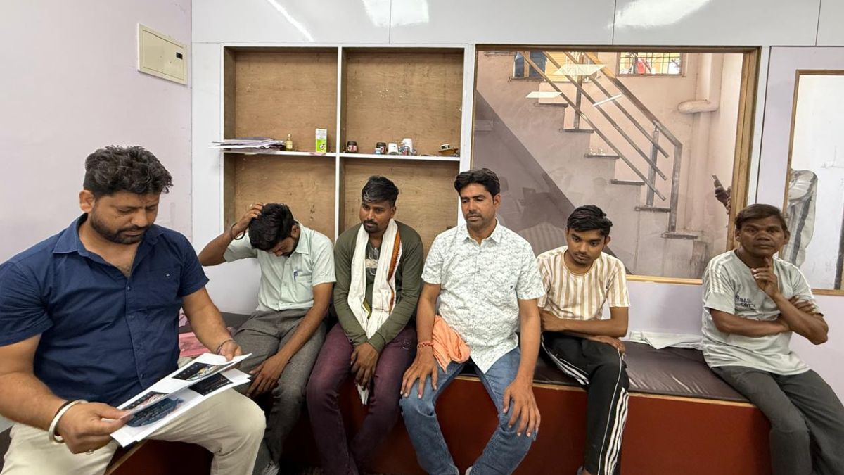 Man Dupes Investors With ‘ Invest 1 Rupee, Get Rs 10’ Scheme, Flees With Girlfriend After Collecting Lakhs Man Dupes Investors With ‘ Invest 1 Rupee, Get Rs 10’ Scheme, Flees With Girlfriend After Collecting Lakhs