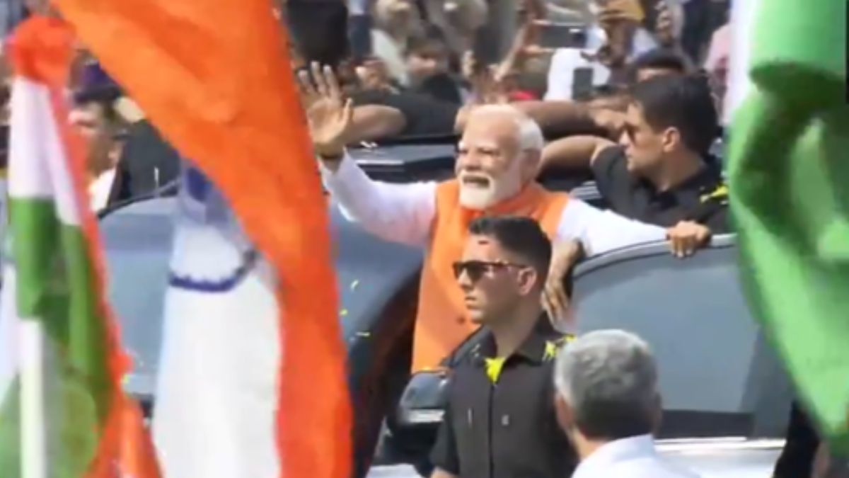 PM Modi’s Gujarat Visit: Prime Minister Holds Roadshow In Vadodara, Receives Grand Welcome |WATCH