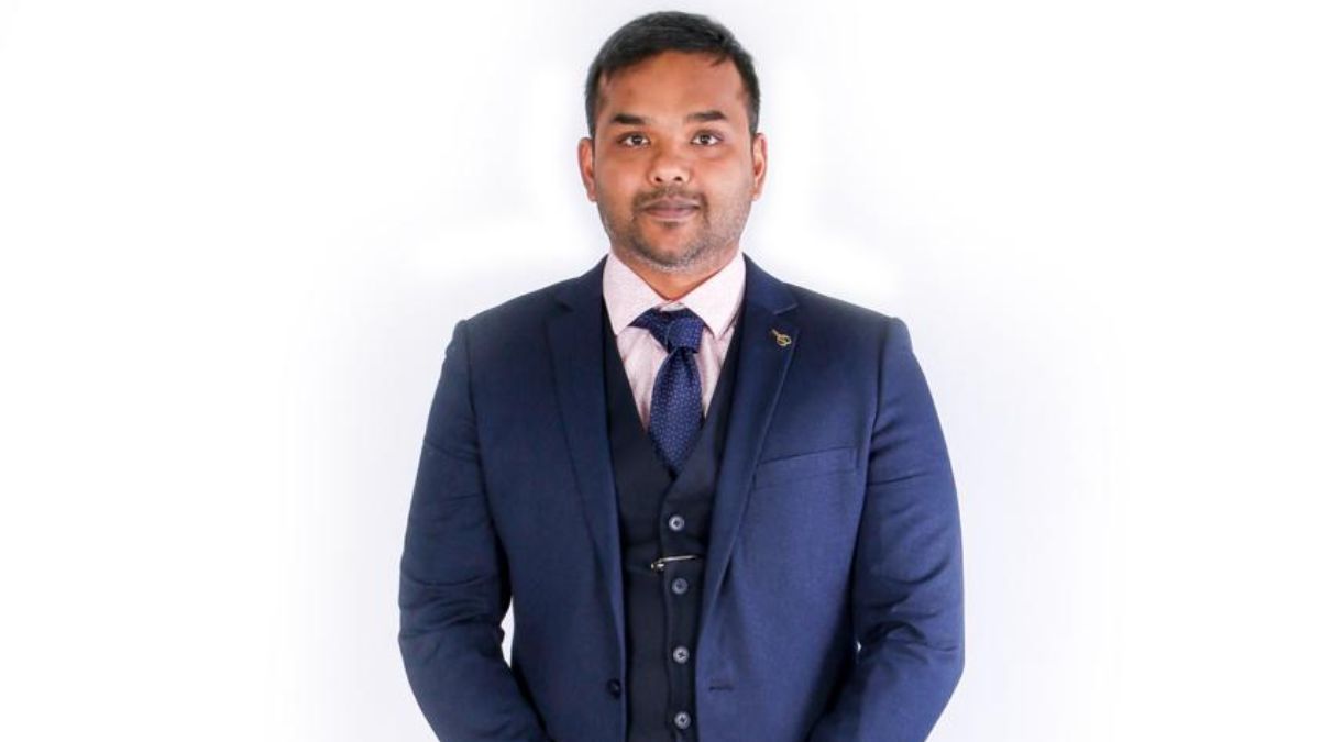 Jay-Krishnan Data Mesh Meets Governance: Federating Feature Stores Without Breaching Lineage or PII