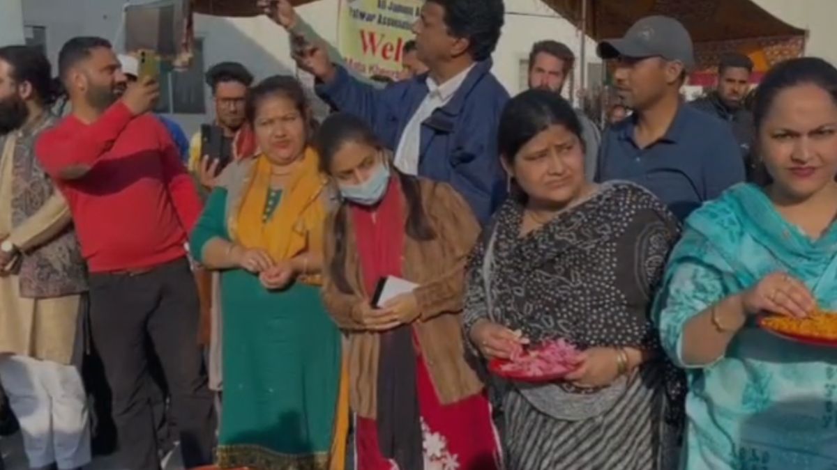 First Batch Of Devotees Arrives In Tulmulla, Kashmir For Mela Kheer Bhawani