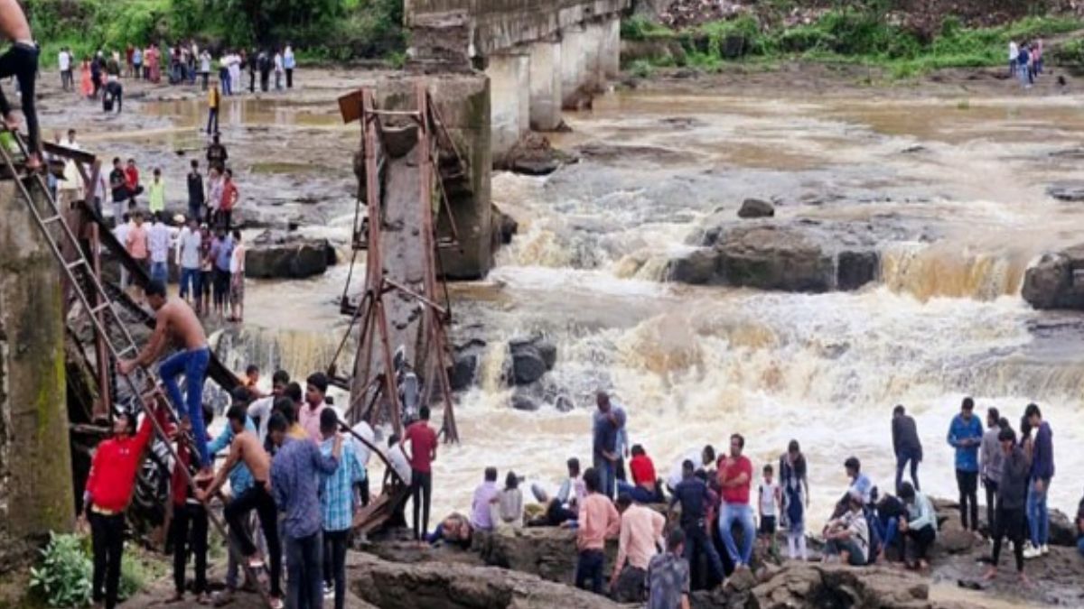 Pune Bridge Collapse: Four Dead, 51 Injured Rescued; CM Fadnavis Announces Rs 5 Lakh Aid For Families Of Victims