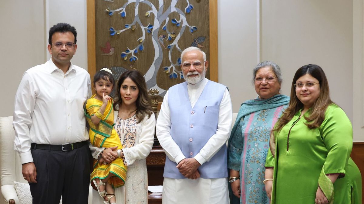 Prime Minister Narendra Modi with DDCA President Rohan Jaitley and his family