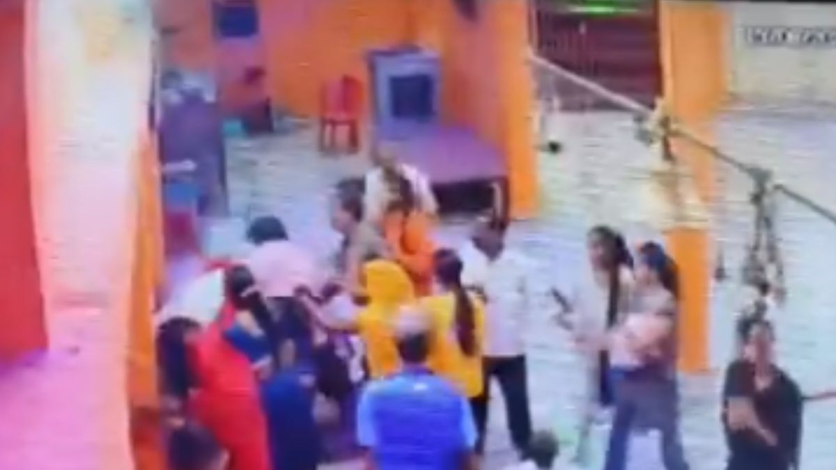 Temple Viral Video Viral Video: Devotees Beat Up Priest And His Son Over Taking Two Extra Ladoos At Hanuman Temple In UP’s Fatehpur