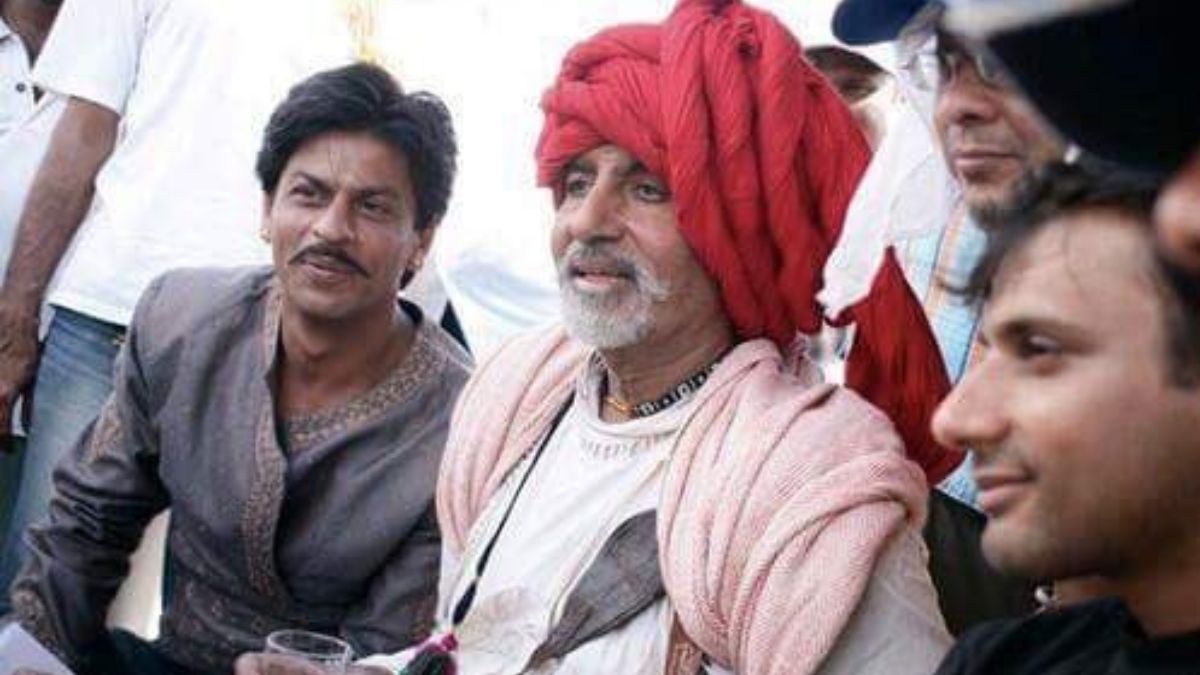 Amitabh Bachchan and Shah Rukh Khan on the sets of Paheli