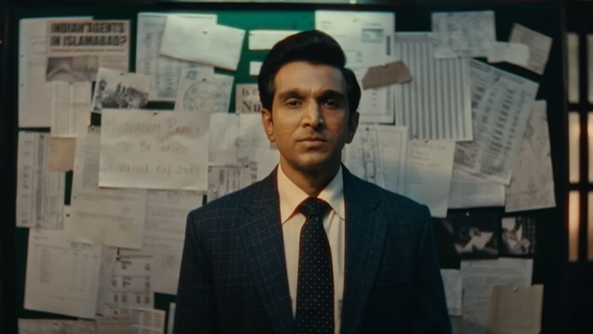 Saare Jahan Se Accha Pratik Gandhi in Saare Jahan Se Accha