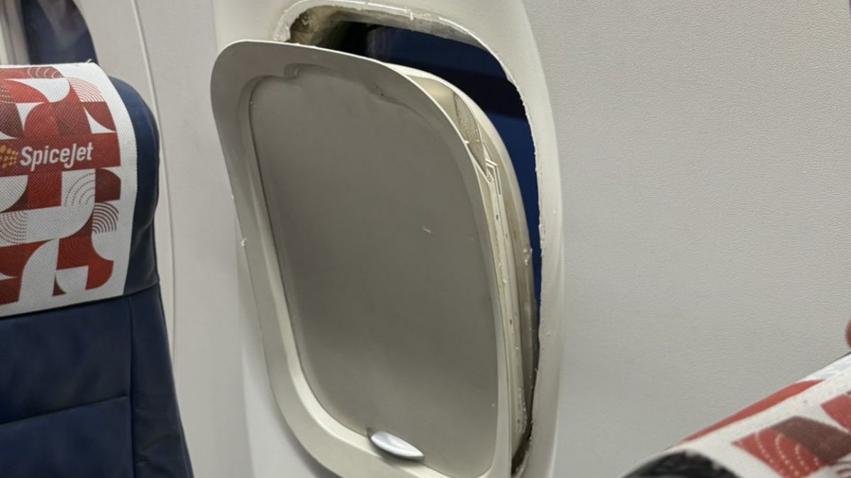 Pune Bound SpiceJet Flight’s Window Frame Pops Loose Mid-Air, Airline Responds | Video Pune Bound SpiceJet Flight’s Window Frame Pops Loose Mid-Air, Airline Responds | Video