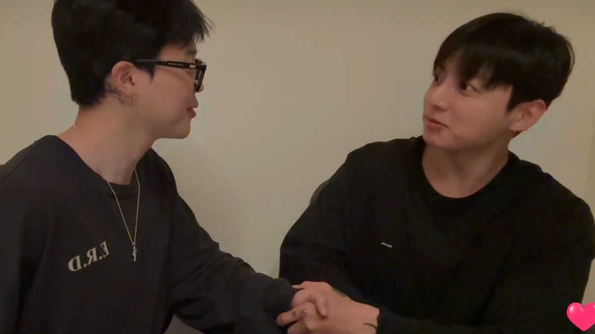 BTS' Jimin and Jungkook in their Weverse live chat