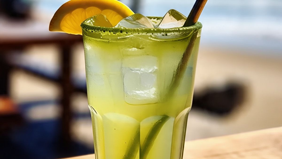matcha drinks (1) Summer’s Green Secret: Cool Down Naturally With These Refreshing Icy Matcha Drinks