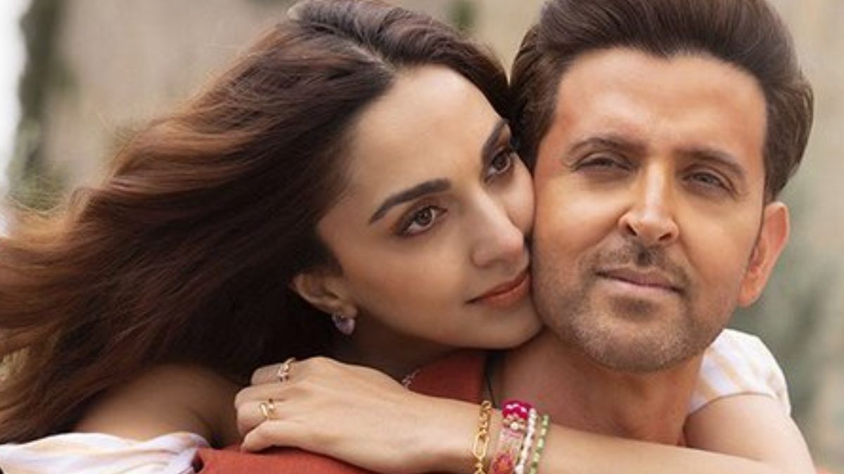Hrithik Roshan and Kiara Advani in Aavan Jaavan song