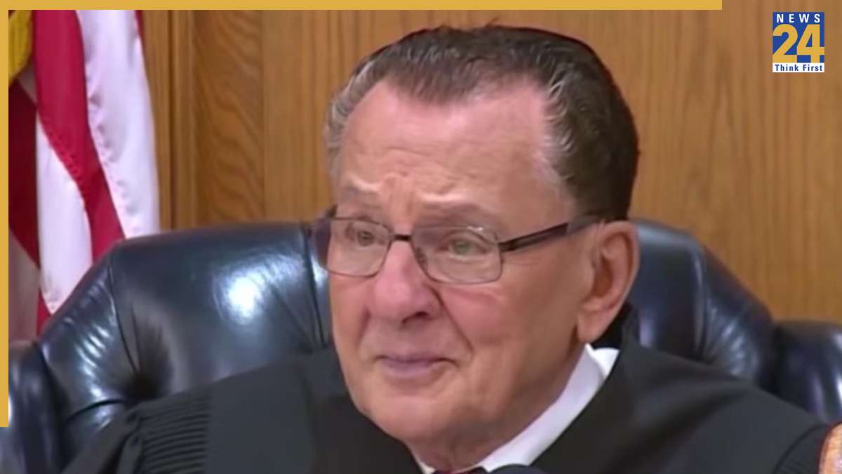 Frank Caprio Frank Caprio, ‘Nicest Judge in the World,’ Renowned for Compassionate Courtroom Style, Dies at 88
