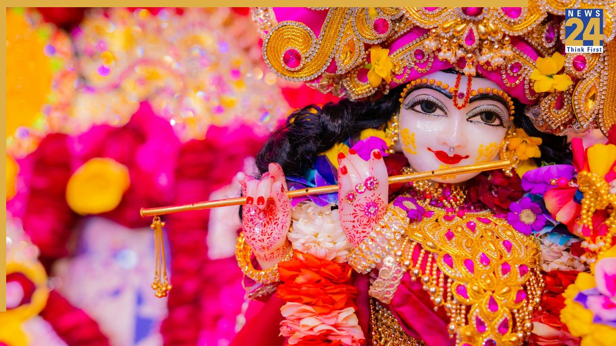 Janmashtami Special: Follow This Step-by-Step Puja Vidhi To Celebrate The Birth Of Lord Krishna at Home
