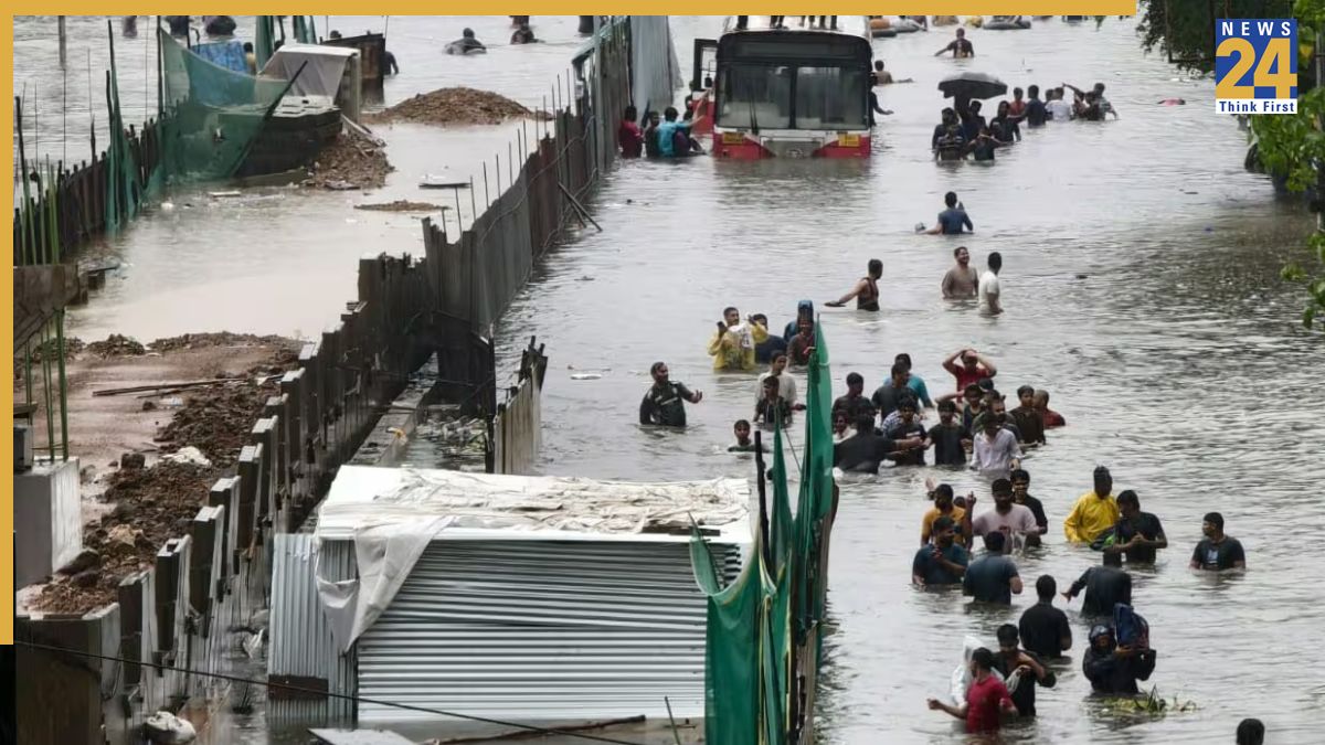 Mumbai Rains IMD Issues Yellow Alert — What’s The Status Of Flights And Trains Today