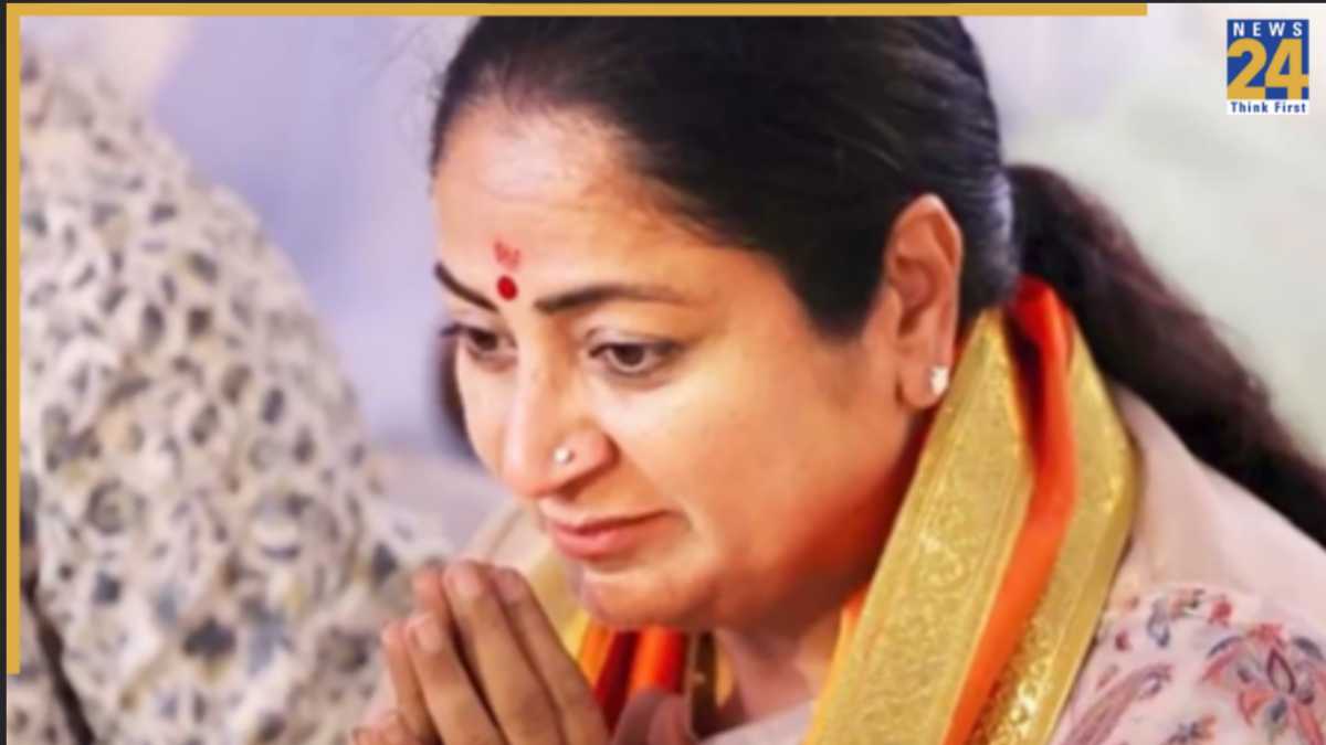 Rekha Gupta Slapped Video Trends Online — Netizens Ask, "Is Delhi CM Okay?"