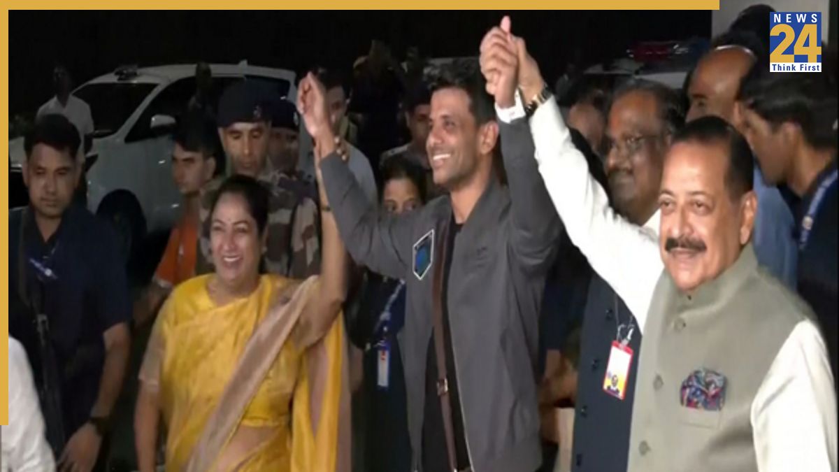 Shubhanshu-Shukla Astronaut Shubhanshu Shukla Lands In Delhi, Gets A Grand Welcome