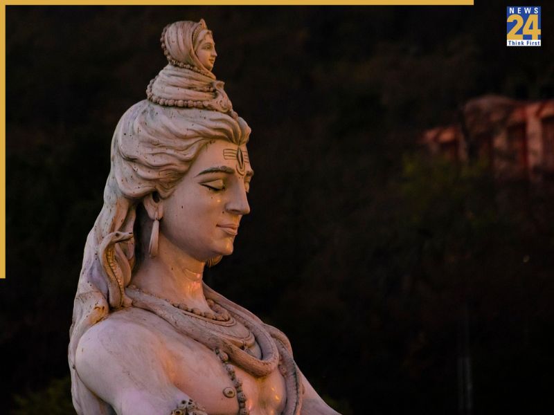 ganesh chaturthi (2) Why Lord Ganesh Is Worshipped First—Unveiling The Deeper Spiritual Roots Behind The Celebration Of Ganesh Chaturthi-1-2-3-4-5