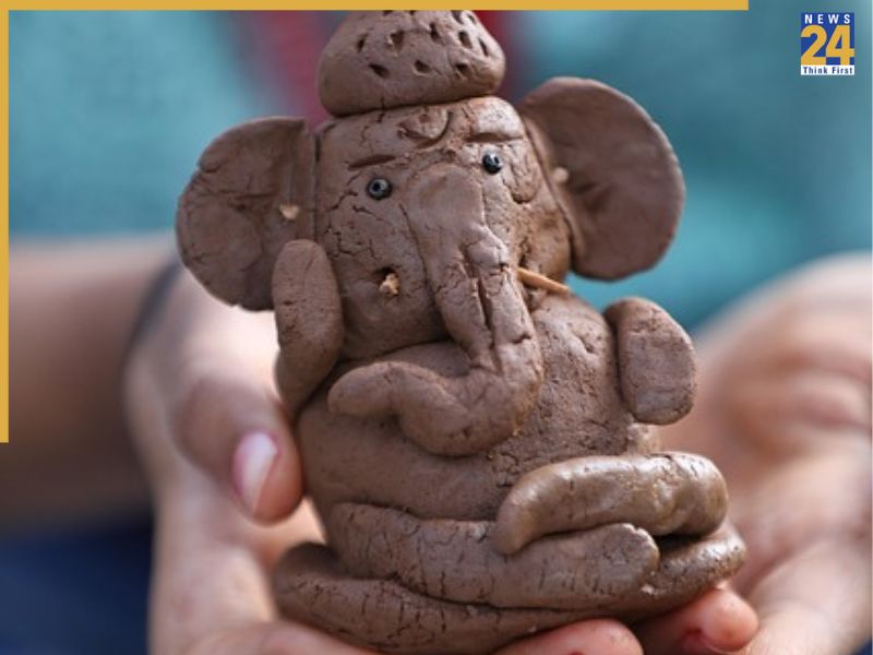 lord ganesh (3) Ganesh Chaturthi 2025: 6 Creative Ways To Craft Eco-Friendly Lord Ganesha Idols-1-2-3