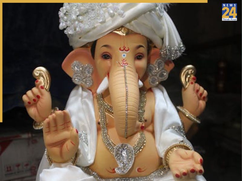 lord ganesh (3) Ganesh Chaturthi 2025: 6 Creative Ways To Craft Eco-Friendly Lord Ganesha Idols-1-2-3-4