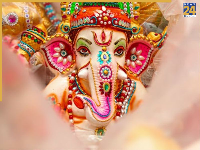 lord ganesh (3) Ganesh Chaturthi 2025: 6 Creative Ways To Craft Eco-Friendly Lord Ganesha Idols-1-2-3-4-5-6-7