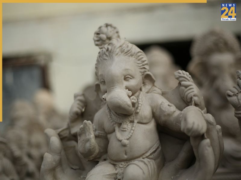 lord ganesh (3) Ganesh Chaturthi 2025: 6 Creative Ways To Craft Eco-Friendly Lord Ganesha Idols-1-2