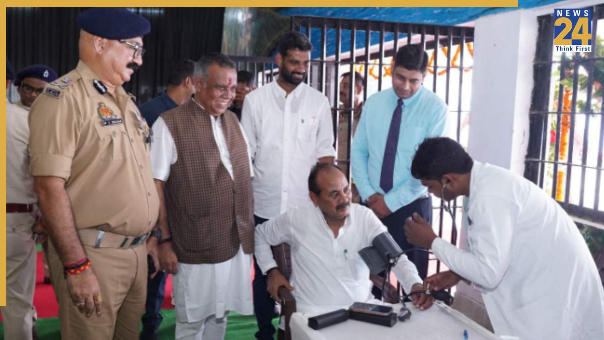 “Medicine Man Of UP” Rajesh Singh Dayal’s Social Initiative: Free Health Camp Organized In Lucknow Jail, Cabinet Minister Dara Singh Chauhan In Attendance
