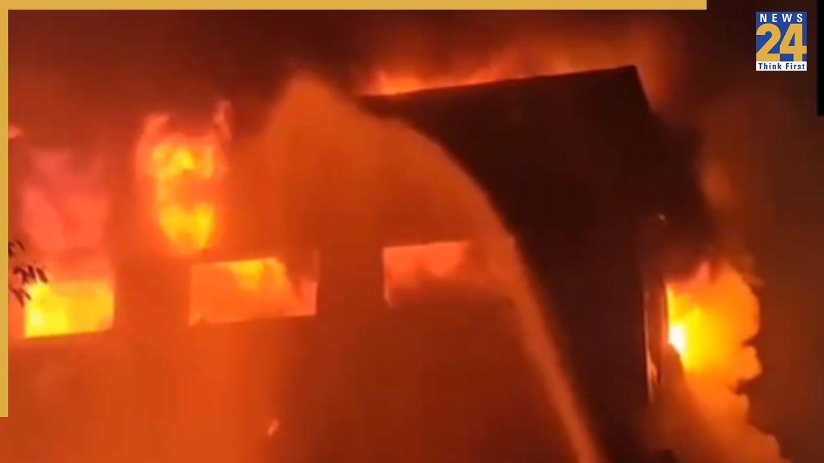 Massive Fire Erupts at Dyeing Factory in Bhiwandi, Maharashtra; Firefighting Operations Underway